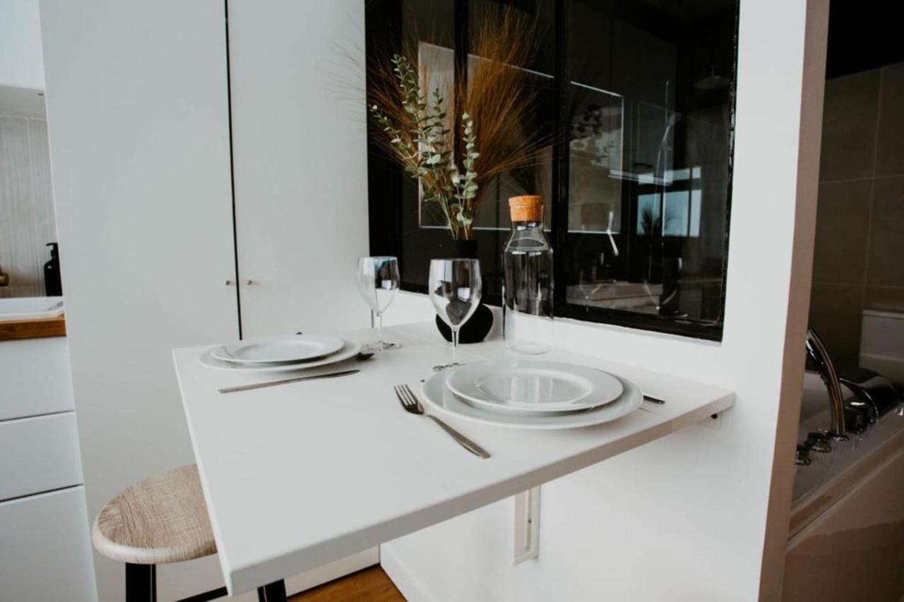 Sweet Love Room - Jacuzzi Privatif มงเทรย ภายนอก รูปภาพ